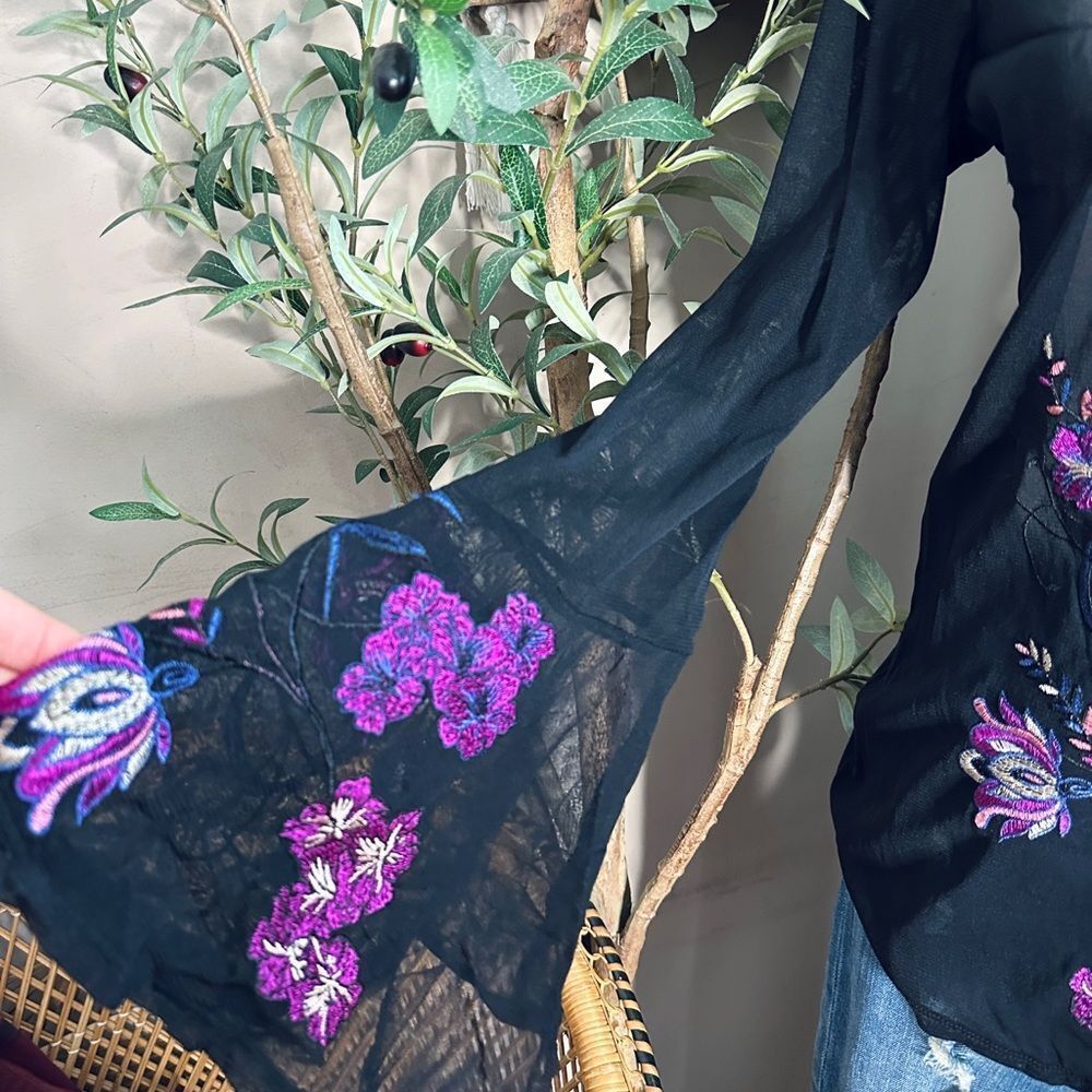 Thalia Sodi Sheer Mesh Floral Embroidered Bell Sleeve Top Medium - Picture 3 of 9